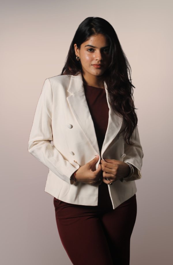 Women's Single Breasted Relaxed Fit Lapel Collar Full Sleeve Blazer