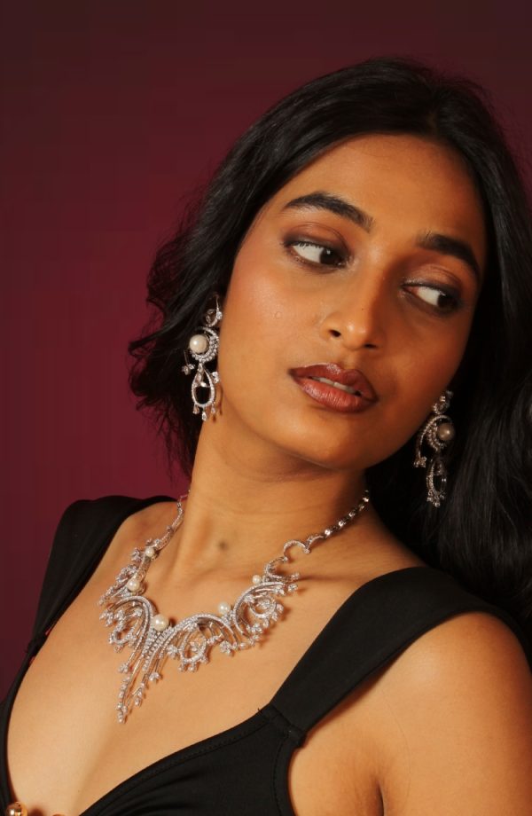 Stylish Silver Necklace Jewelry Set for Women - Image 2