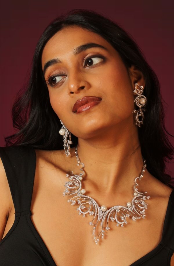 Stylish Silver Necklace Jewelry Set for Women - Image 3