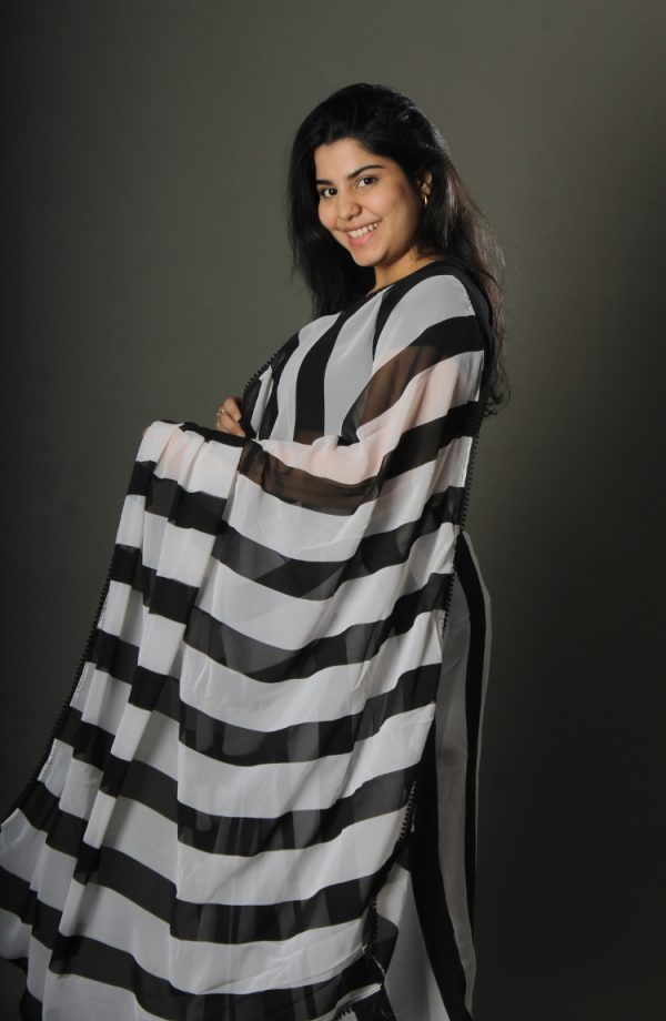 Fancy Printed Sarees For Women With Mirror Sequence Embroidered Work Lace Border & Solid Unstitched Blouse Piece - Image 2